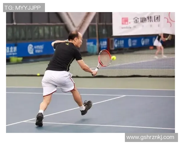 南京网球队在世界锦标赛中的团队协作展现出卓越实力与默契配合