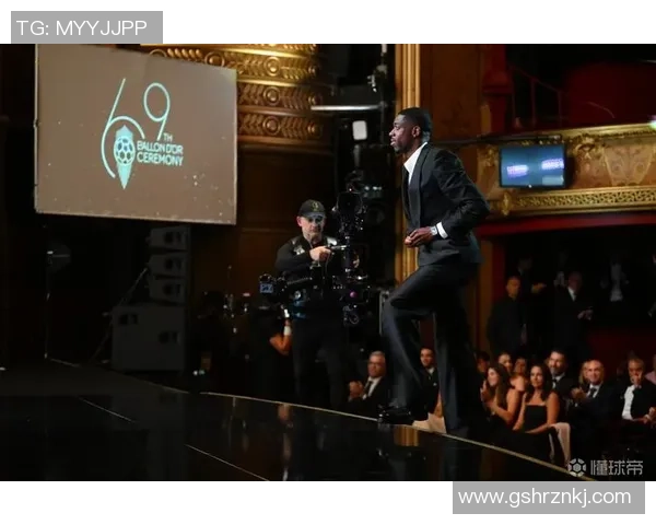 法国足球明星时尚穿搭解析引领潮流风向标